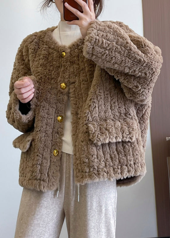Well Tailored Coat with a Graceful Silhouette