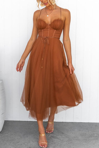Beautifully Finished Dress in a Timeless Design