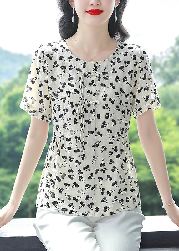 Well Tailored Blouse with a Graceful Silhouette