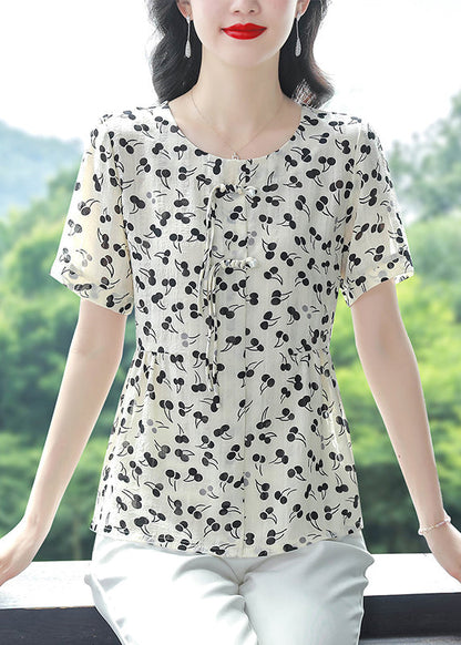 Well Tailored Blouse with a Graceful Silhouette