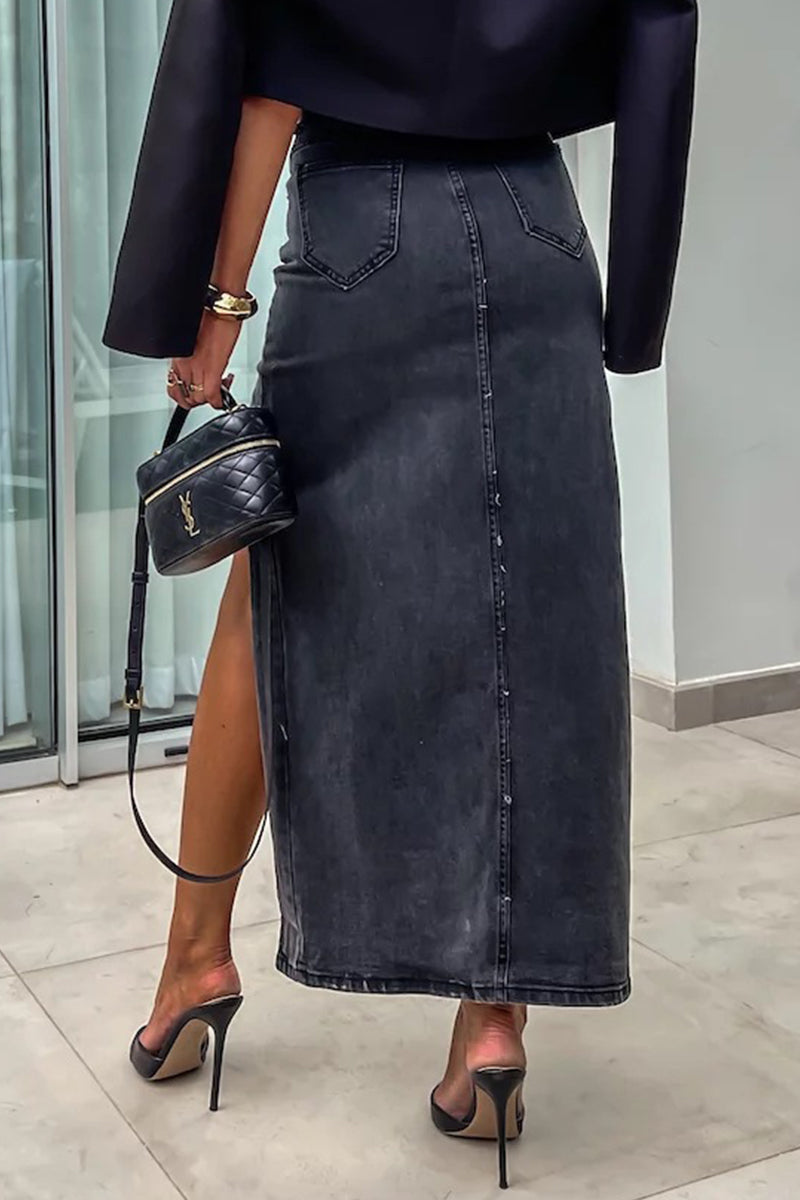 Effortlessly Elegant Garment with a Timeless Design