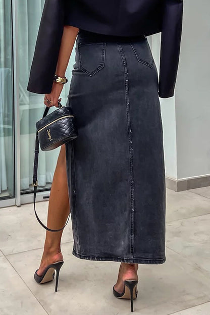Effortlessly Elegant Garment with a Timeless Design