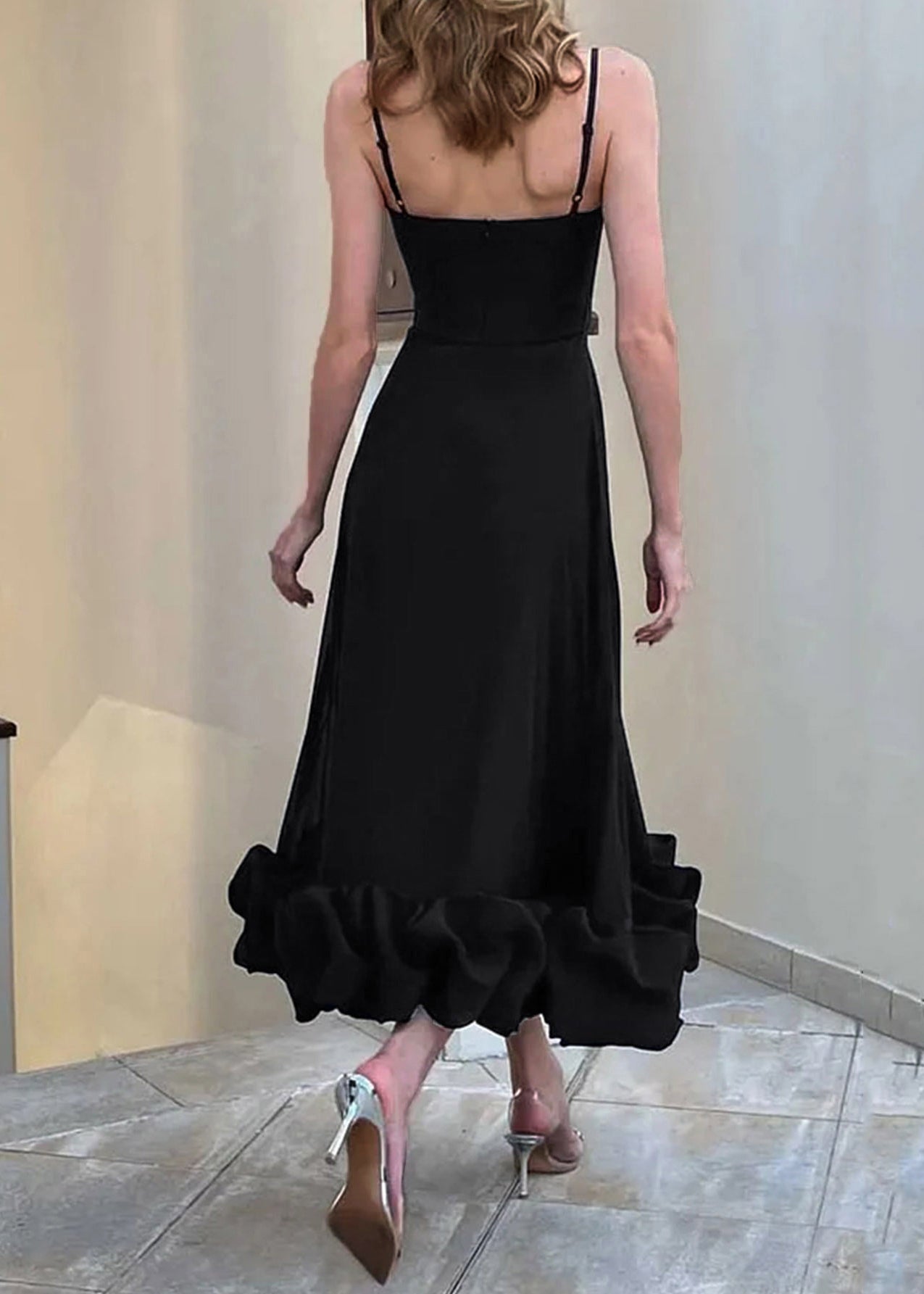 Beautifully Finished Dress in a Timeless Design