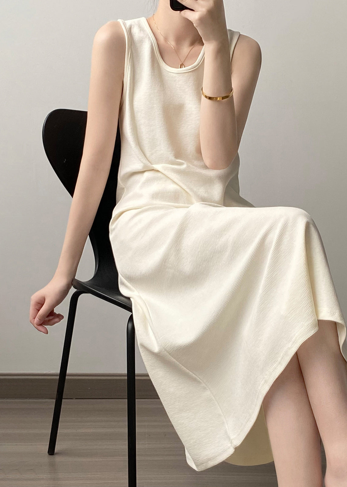Effortlessly Elegant Dress with a Timeless Design