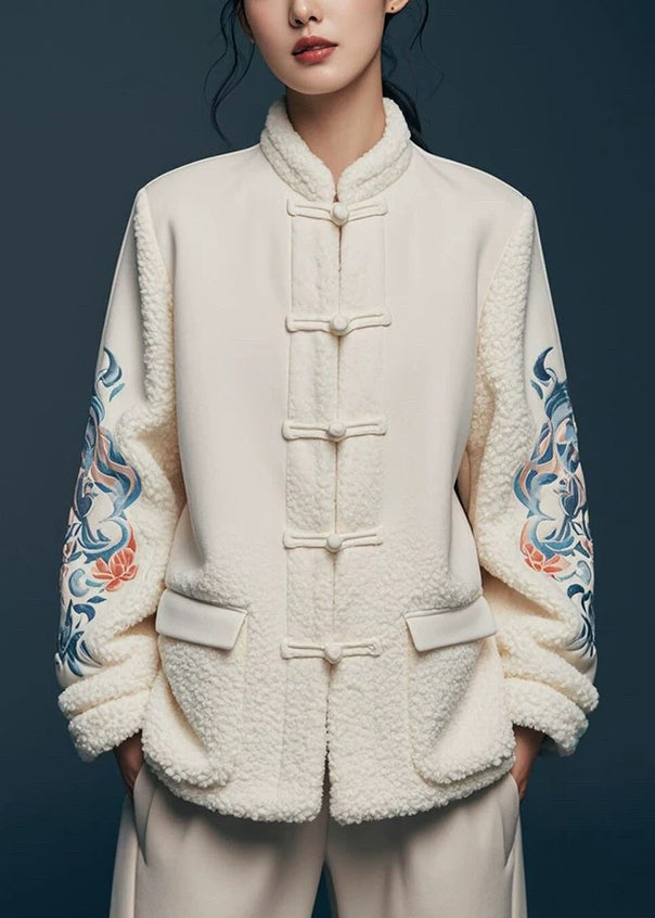 Well Tailored Coat with a Graceful Silhouette
