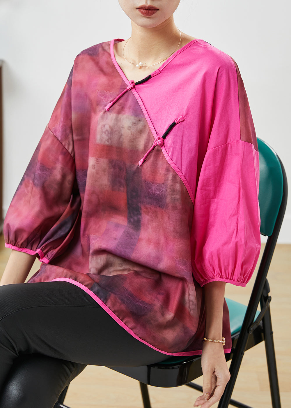 Well Tailored Blouse with a Graceful Silhouette