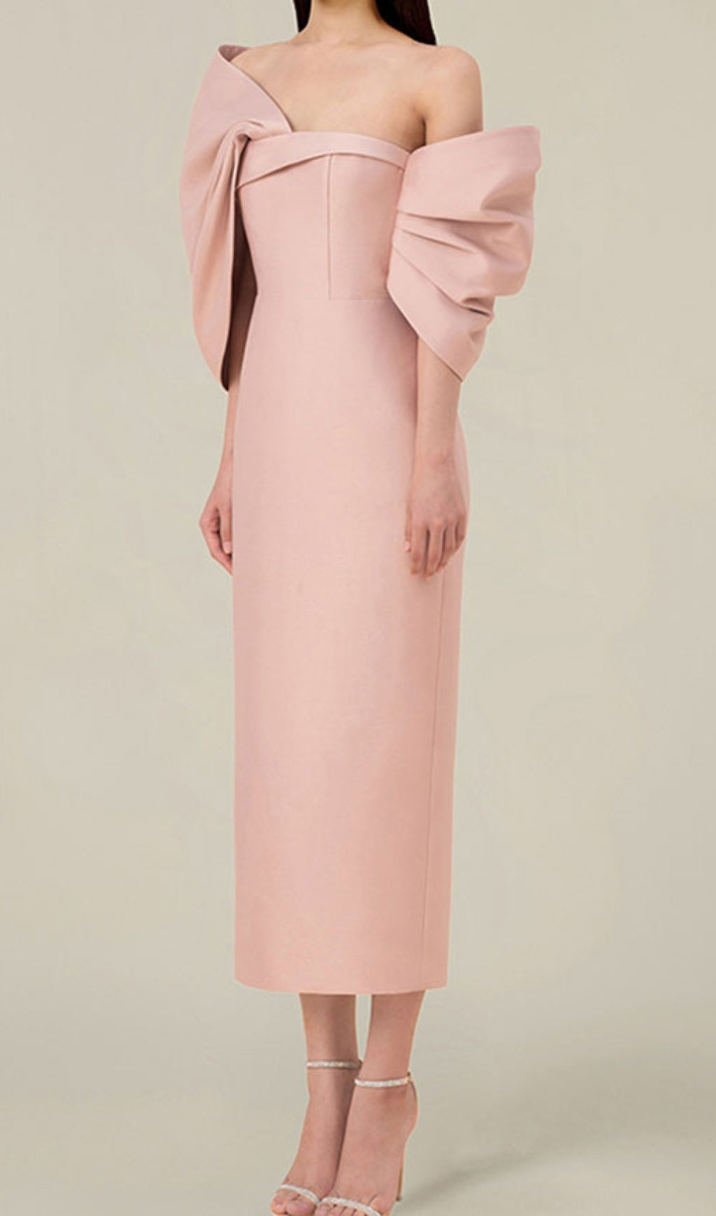 Well Tailored Dress with a Graceful Silhouette