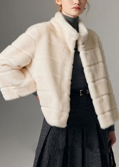 Well Tailored Coat with a Graceful Silhouette