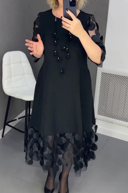 Beautifully Finished Dress in a Timeless Design