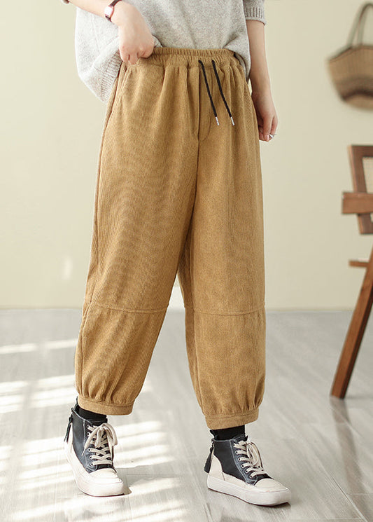 Effortlessly Elegant Pants with a Timeless Design