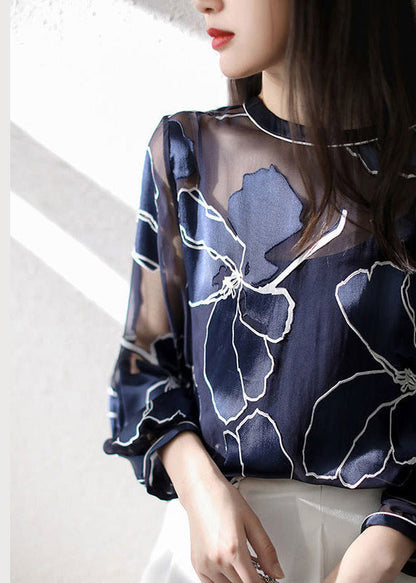 Well Tailored Blouse with a Graceful Silhouette