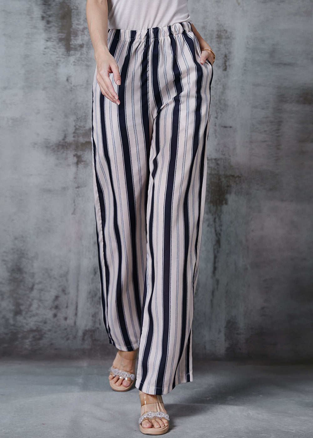 Well Tailored Pants with a Graceful Silhouette