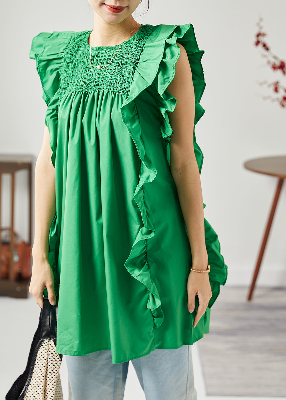 Well Tailored Top with a Graceful Silhouette