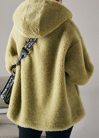 Effortlessly Elegant Coat with a Timeless Design