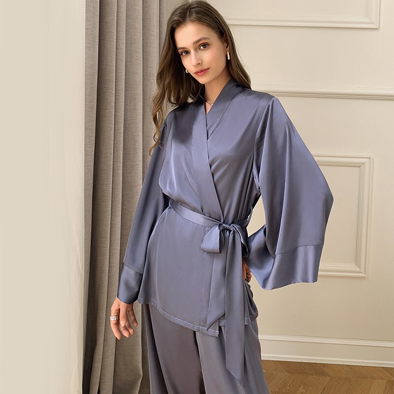 Well Tailored Cardigan with a Graceful Silhouette