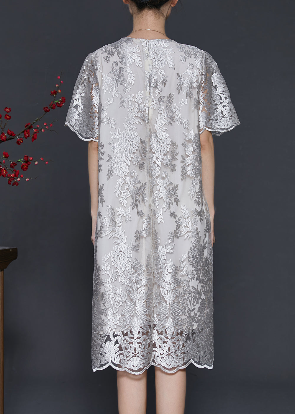 Well Tailored Dress with a Graceful Silhouette