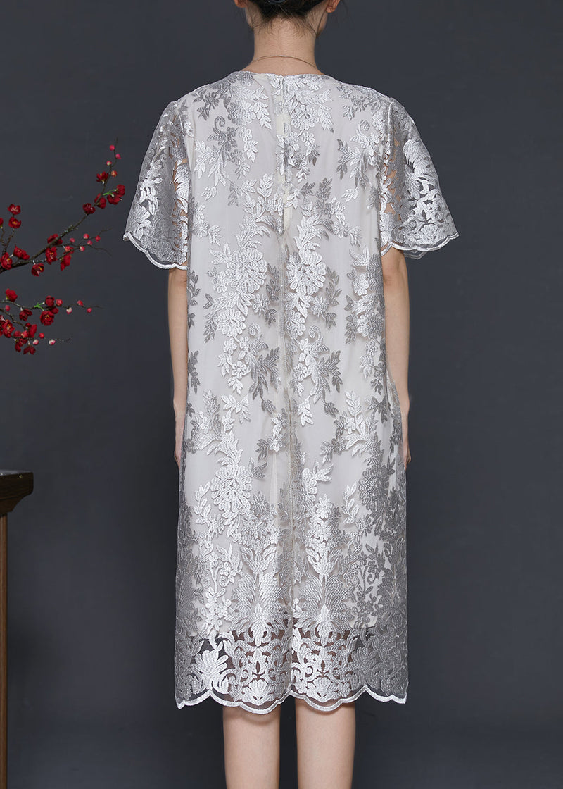 Well Tailored Dress with a Graceful Silhouette