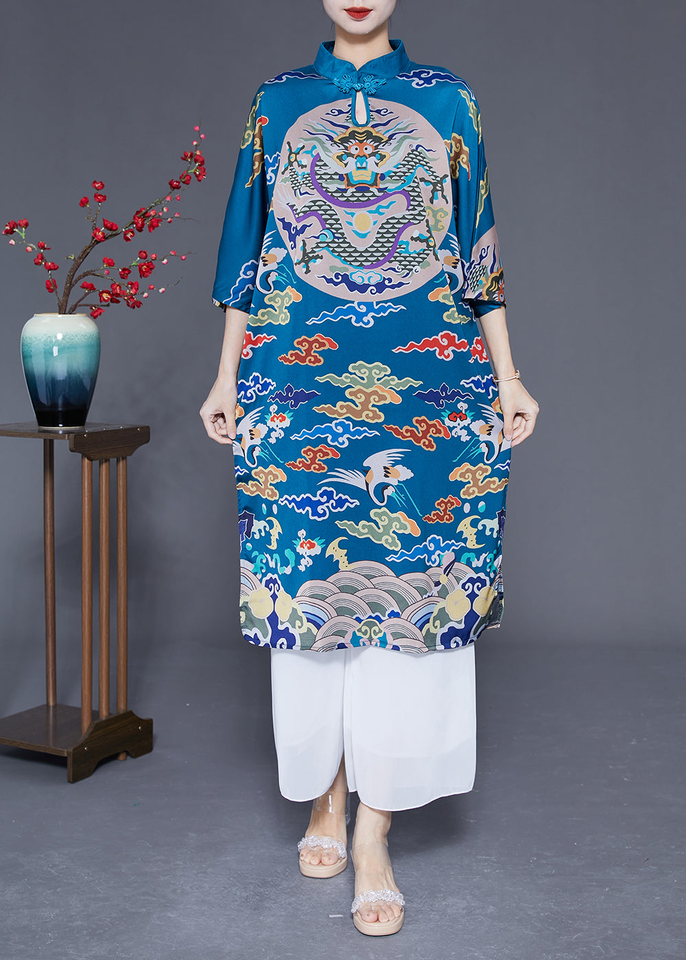 Classic Vintage Dress with a Flattering Fit