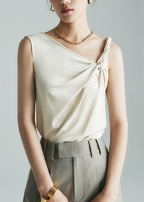 Well Tailored Top with a Graceful Silhouette