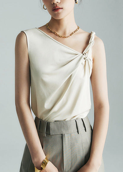 Well Tailored Top with a Graceful Silhouette
