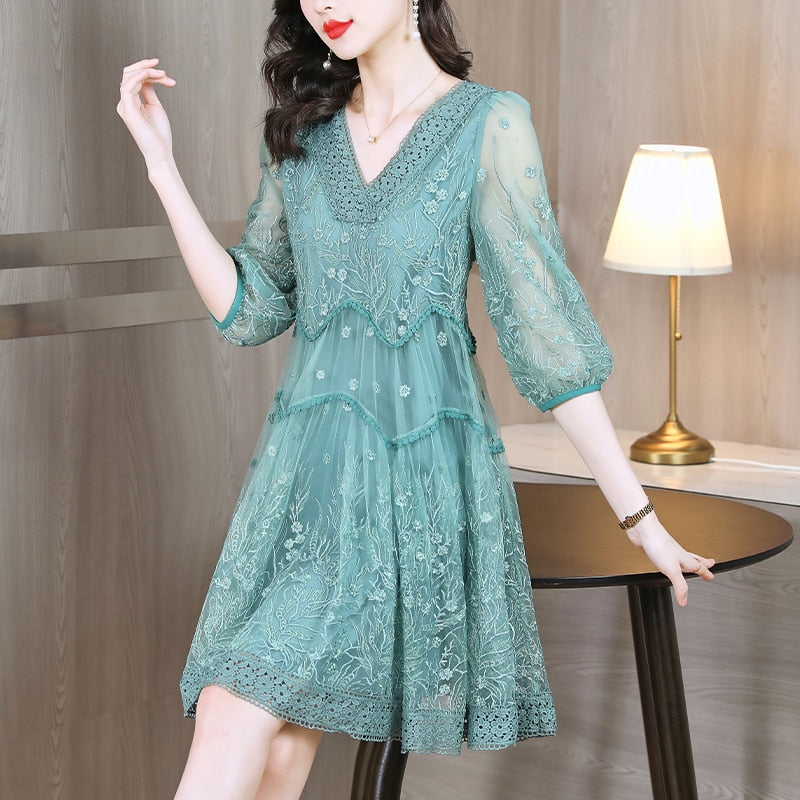 Well Tailored Dress with a Graceful Silhouette