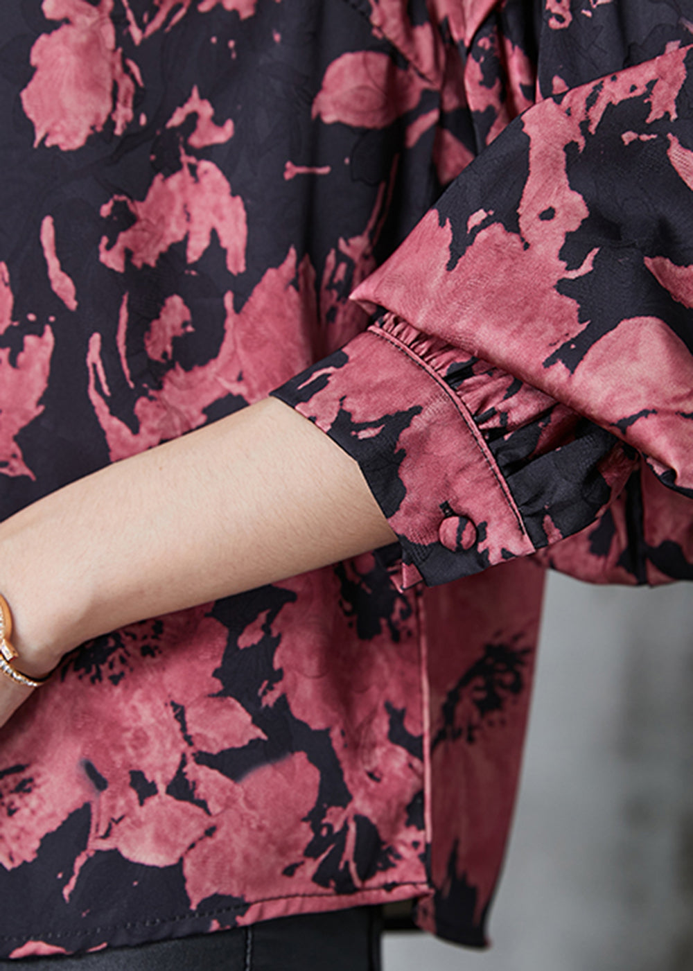 Classic Vintage Shirt with a Flattering Fit