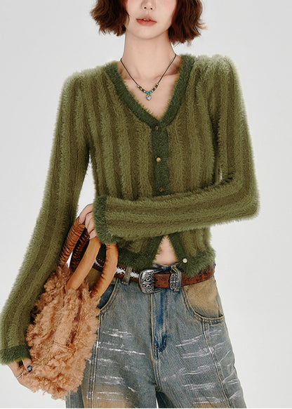 Beautifully Crafted Cardigan in a Classic Style
