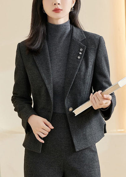 Well Tailored Coat with a Graceful Silhouette