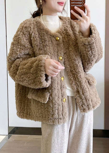 Well Tailored Coat with a Graceful Silhouette