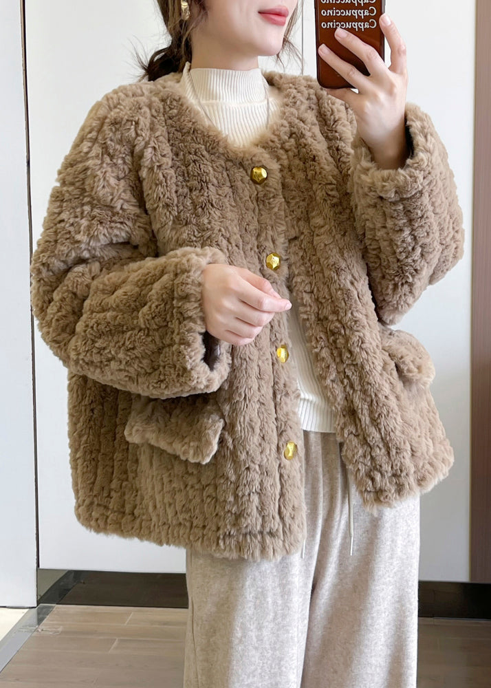 Well Tailored Coat with a Graceful Silhouette