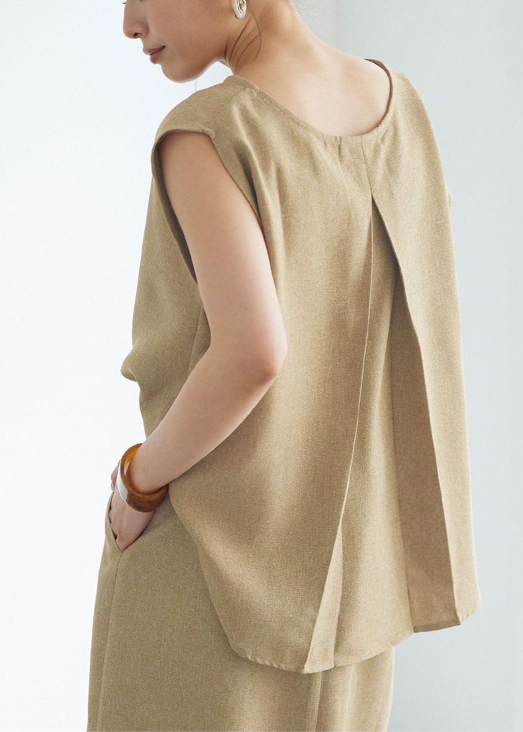 Effortlessly Elegant Top with a Timeless Design