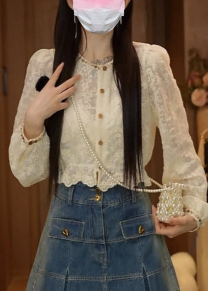 Well Tailored Blouse with a Graceful Silhouette