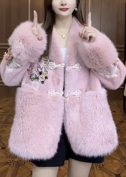 Well Tailored Coat with a Graceful Silhouette