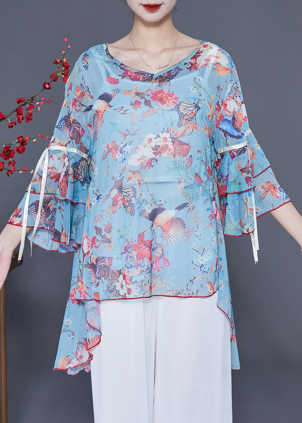 Well Tailored Top with a Graceful Silhouette