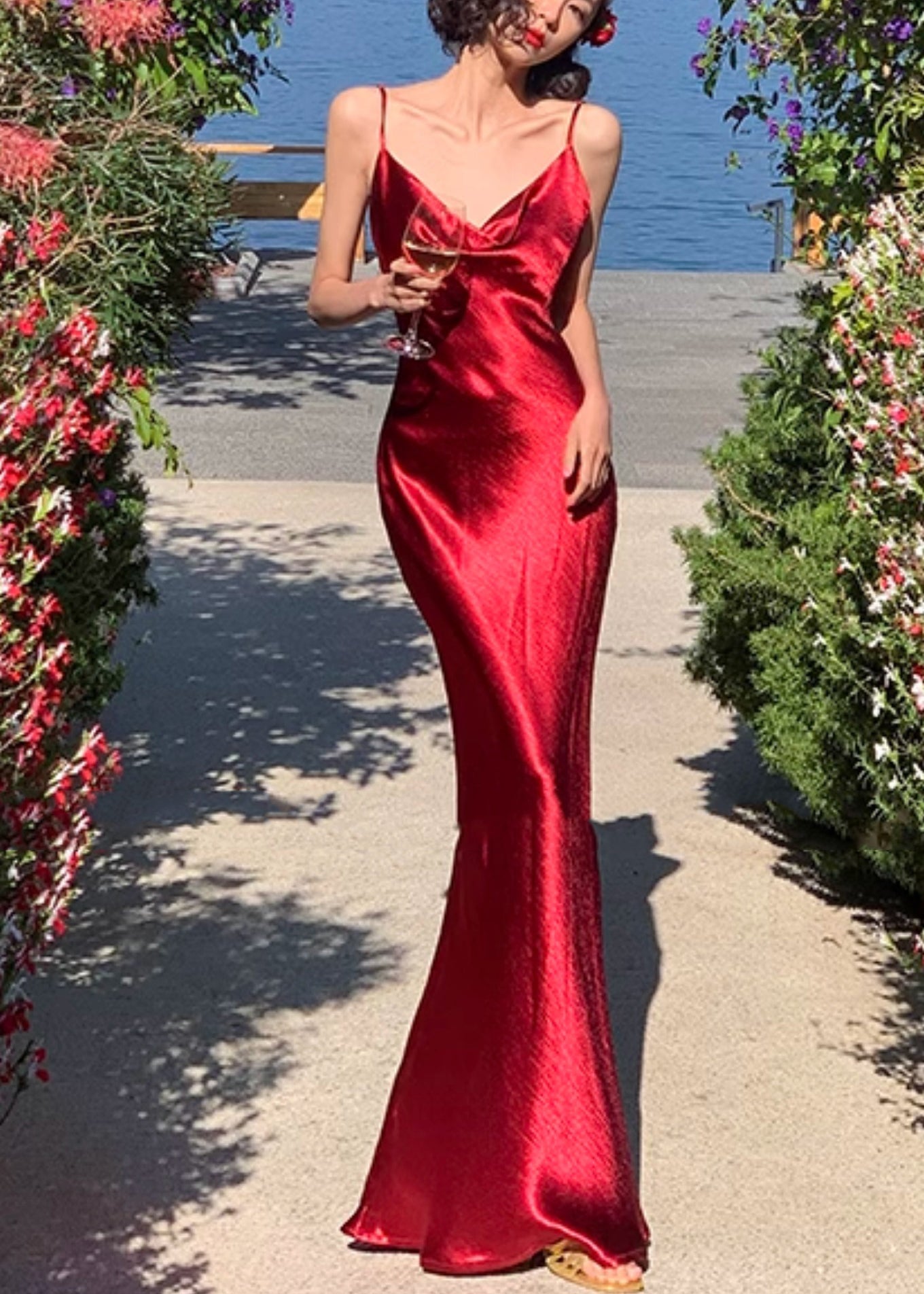 Well Tailored Dress with a Graceful Silhouette