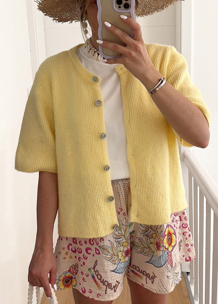 Effortlessly Elegant Cardigan with a Timeless Design