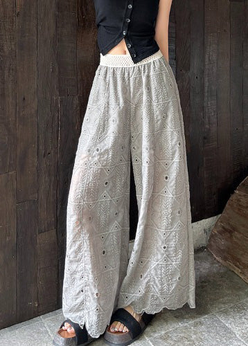 Elegantly Styled Trousers for Everyday Wear