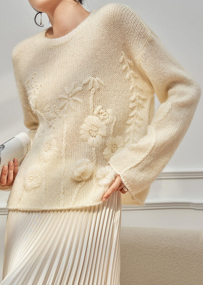 Well Tailored Sweater with a Graceful Silhouette