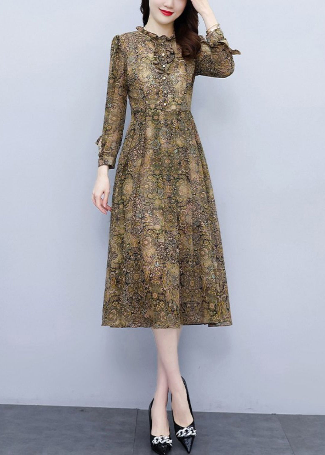 Beautifully Finished Dress in a Timeless Design