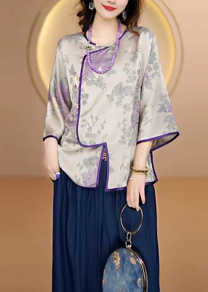 Well Tailored Top with a Graceful Silhouette