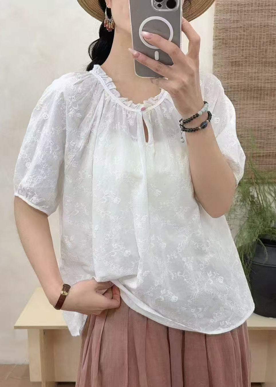 Well Tailored Shirt with a Graceful Silhouette