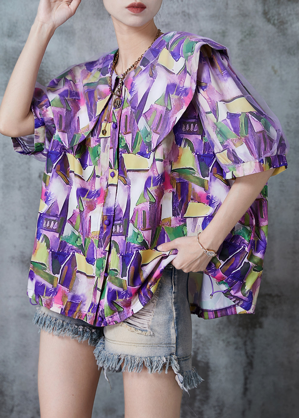 Well Tailored Blouse with a Graceful Silhouette
