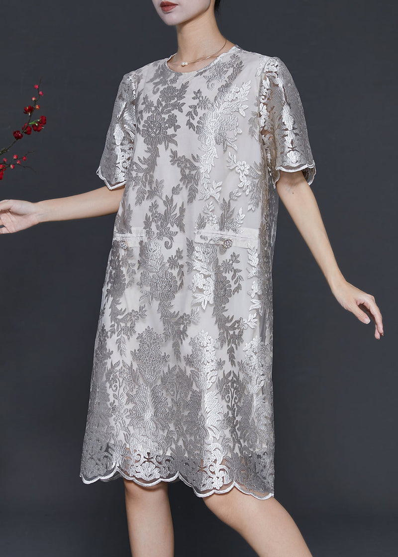 Well Tailored Dress with a Graceful Silhouette