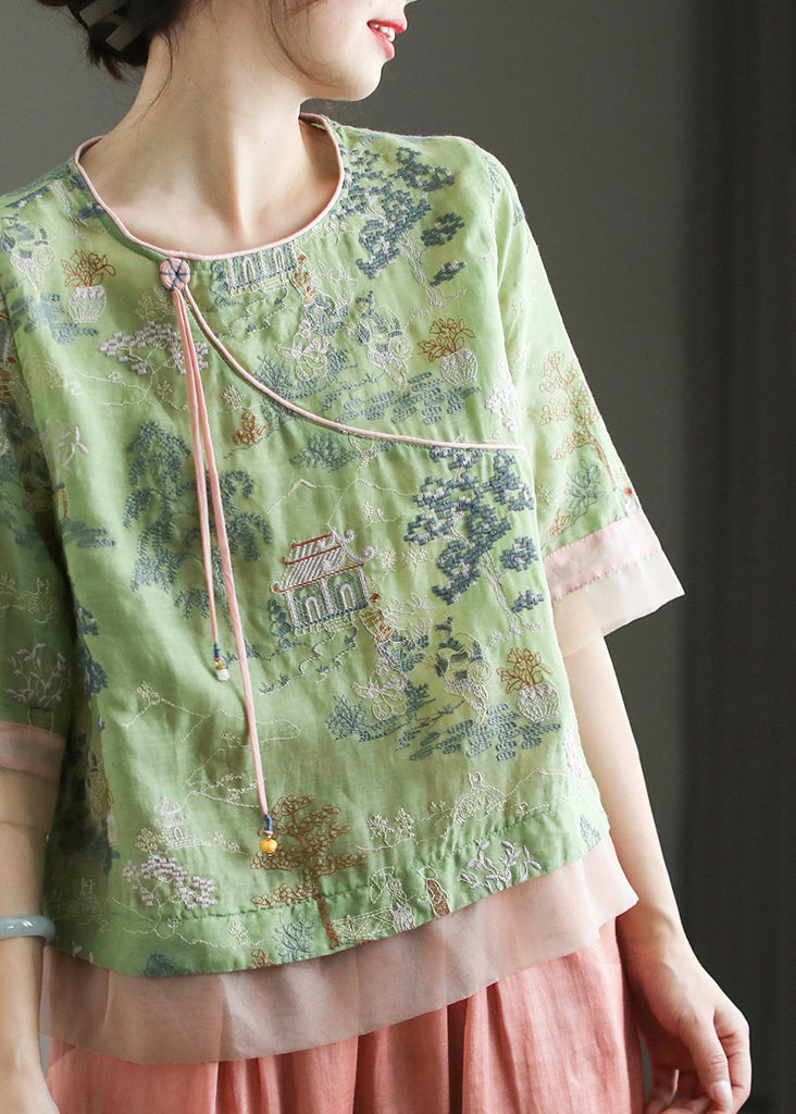 Well Tailored Top with a Graceful Silhouette