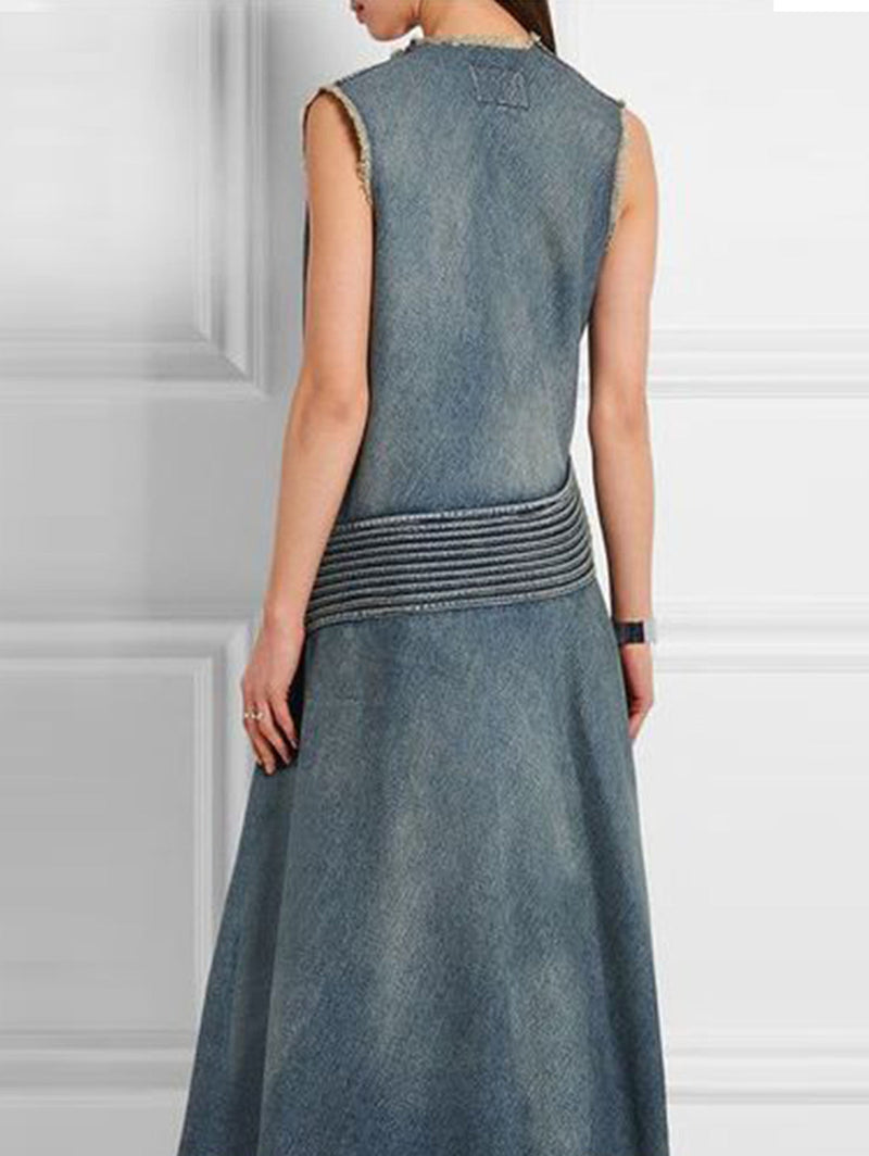 Classic Vintage Dress with a Flattering Fit