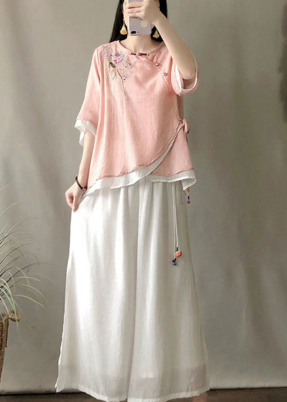 Well Tailored Blouse with a Graceful Silhouette