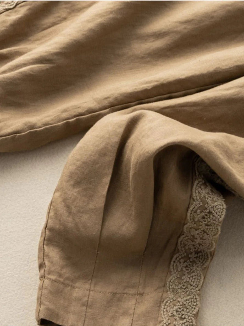 Effortlessly Elegant Pants with a Timeless Design