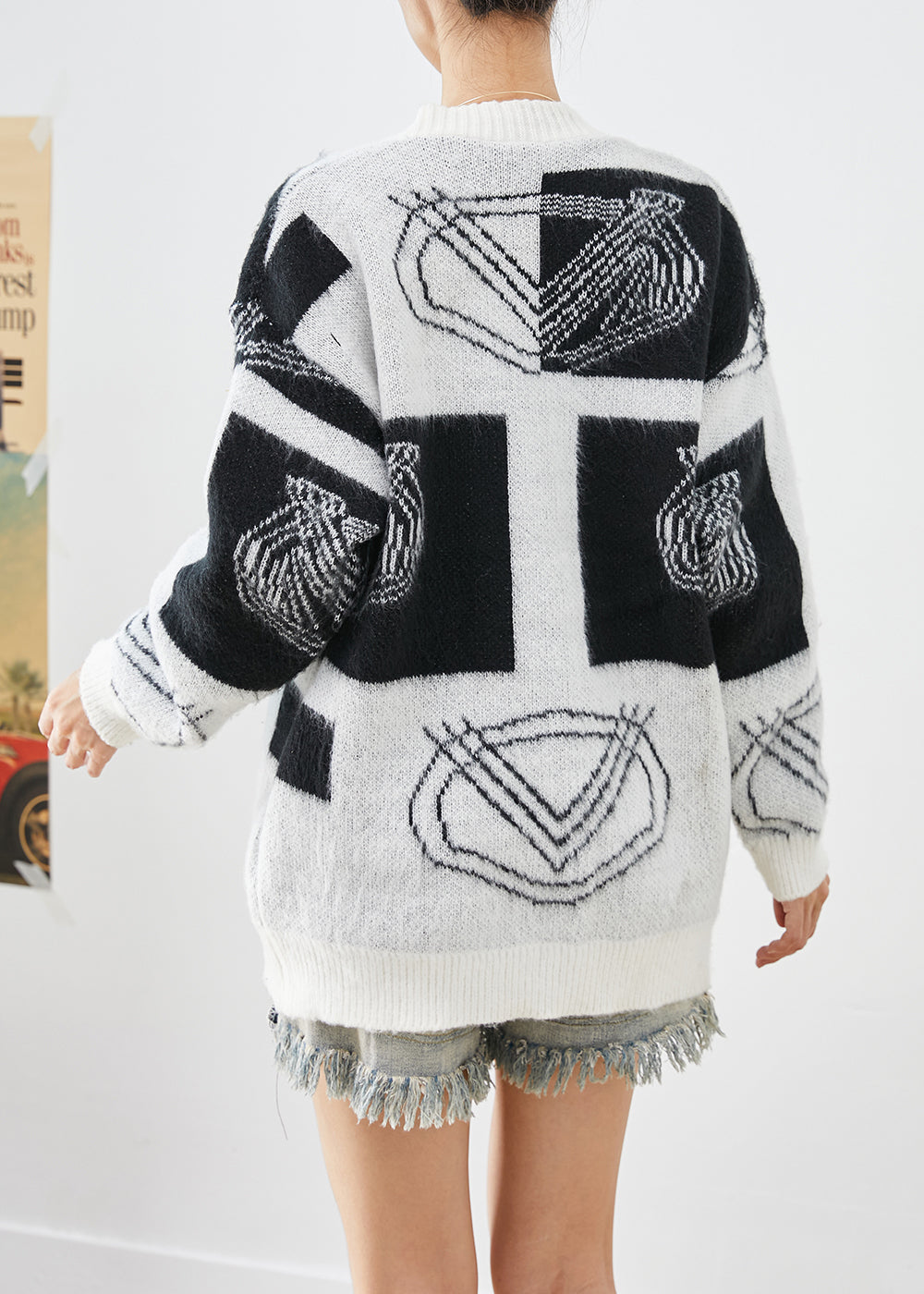 Well Tailored Cardigan with a Graceful Silhouette