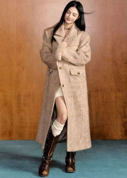 Well Tailored Coat with a Graceful Silhouette