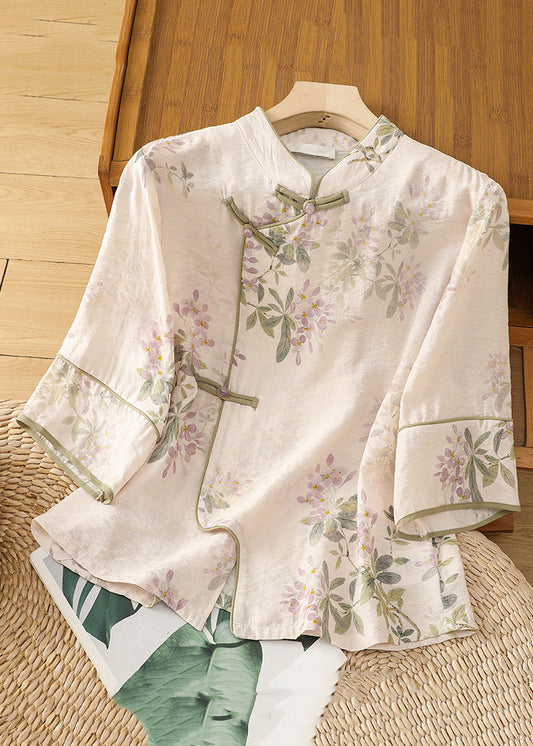 Classic Vintage Blouse with a Flattering Fit